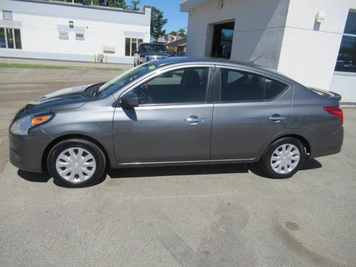 Gray 2019 Nissan Versa 1.6 SV