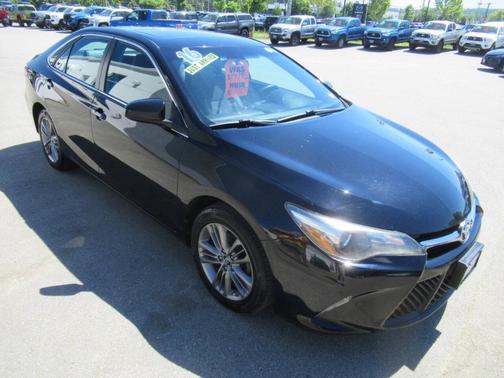 Black 2017 Toyota Camry SE