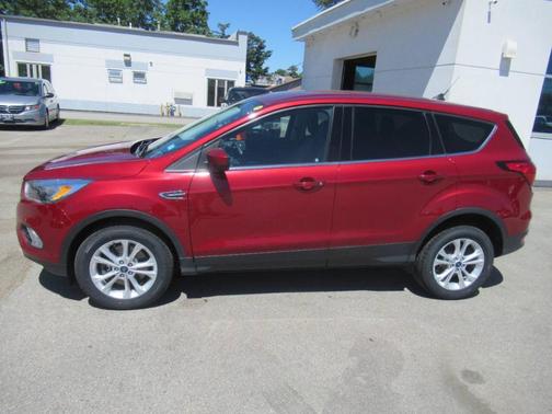 Red 2019 Ford Escape SE