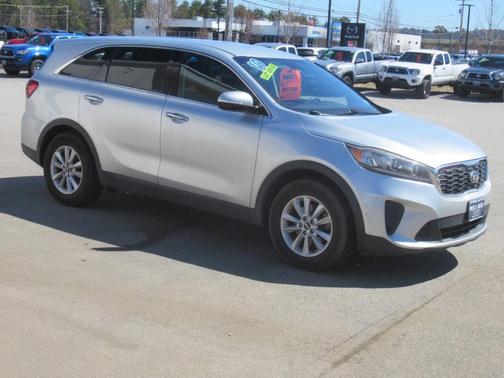 Silver 2019 Kia Sorento LX V6