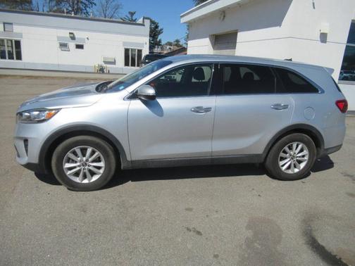 Silver 2019 Kia Sorento LX V6