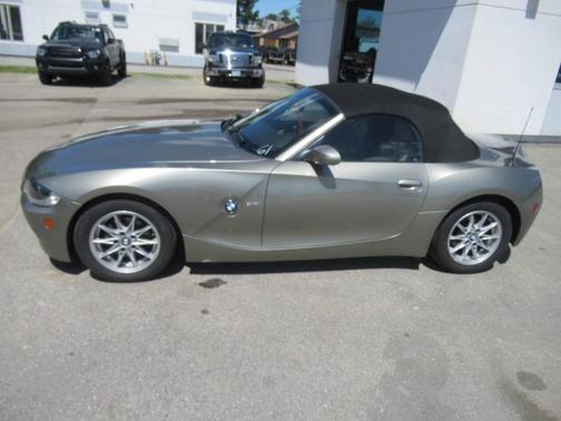 Tan 2005 BMW Z4 2.5i Roadster