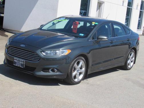 Green 2015 Ford Fusion SE