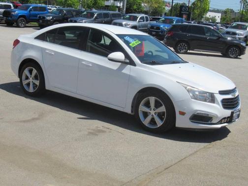 White 2015 Chevrolet Cruze 2LT