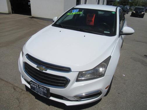 White 2015 Chevrolet Cruze 2LT