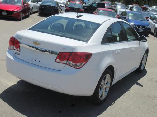 White 2015 Chevrolet Cruze 2LT