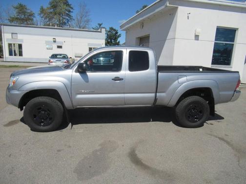 Silver 2015 Toyota Tacoma 6.1 FT