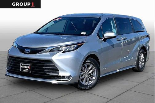 Celestial Silver Metallic 2021 Toyota Sienna XLE 8 Passenger