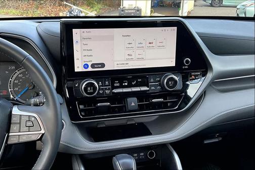2024 Toyota Highlander Hybrid XLE