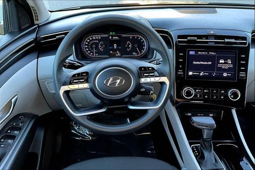 2023 Hyundai TUCSON SE