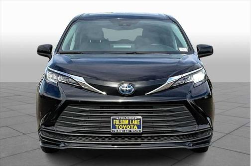 2023 Toyota Sienna LE