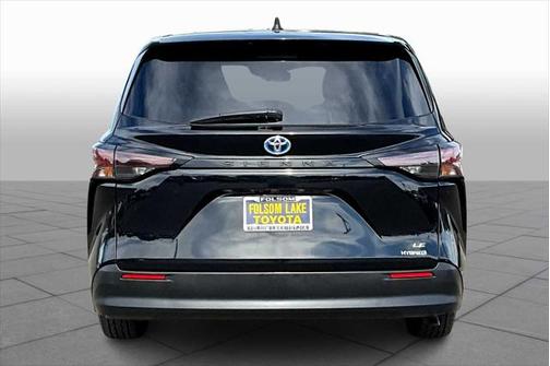 2023 Toyota Sienna LE
