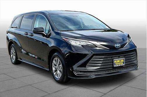 2023 Toyota Sienna LE