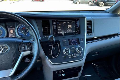 2016 Toyota Sienna XLE