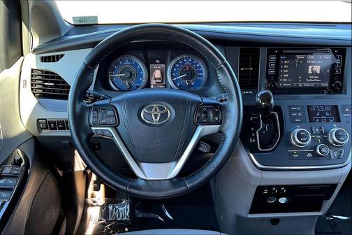 2016 Toyota Sienna XLE