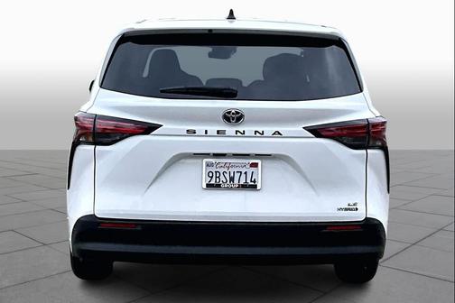 White 2022 Toyota Sienna LE