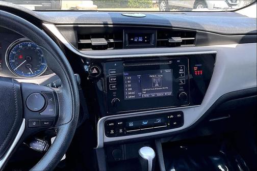 Super White 2018 Toyota Corolla LE