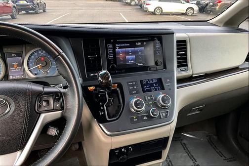 2017 Toyota Sienna XLE