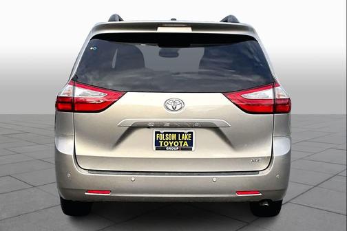 2017 Toyota Sienna XLE