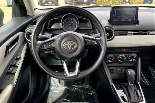 2020 Toyota Yaris Sedan LE