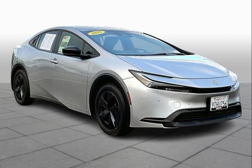 2025 Toyota Prius LE