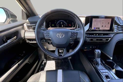Ice Cap 2025 Toyota Camry SE