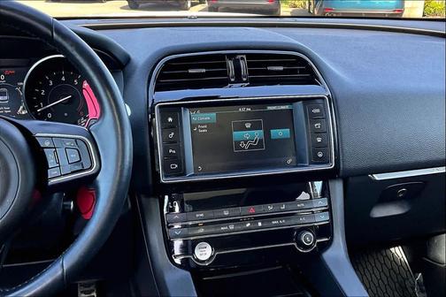Glacier White Metallic 2017 Jaguar F-PACE 35t Prestige