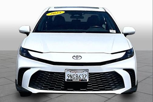 Ice Cap 2025 Toyota Camry SE