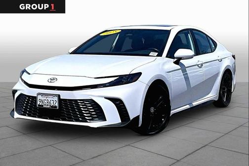 Ice Cap 2025 Toyota Camry SE