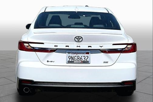 Ice Cap 2025 Toyota Camry SE