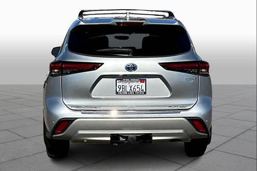 2022 Toyota Highlander Hybrid Platinum