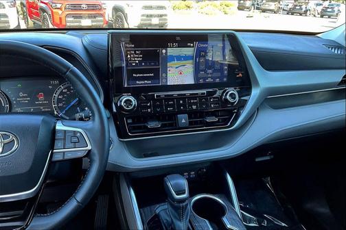 2022 Toyota Highlander Hybrid Platinum