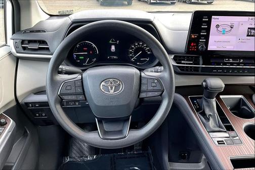 2023 Toyota Sienna LE