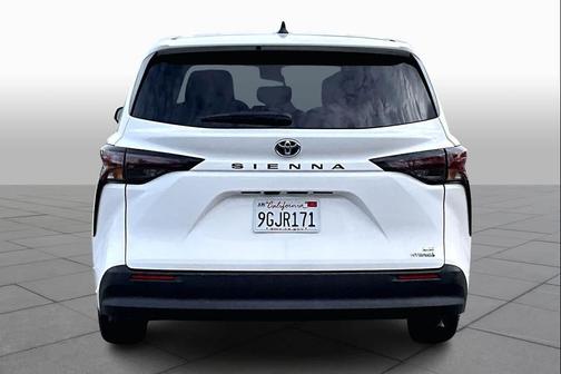 2023 Toyota Sienna LE