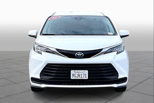 2023 Toyota Sienna LE