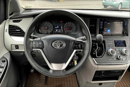 2015 Toyota Sienna LE