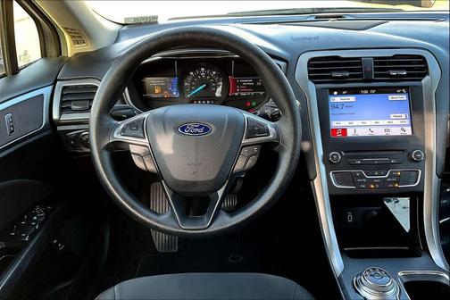 2017 Ford Fusion Hybrid SE