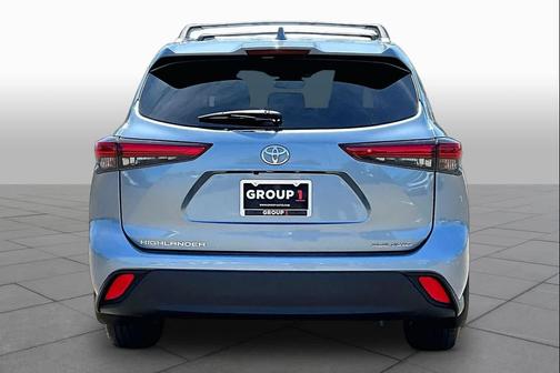Moon Dust 2023 Toyota Highlander XLE