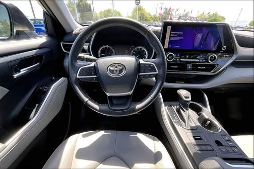 Moon Dust 2023 Toyota Highlander XLE