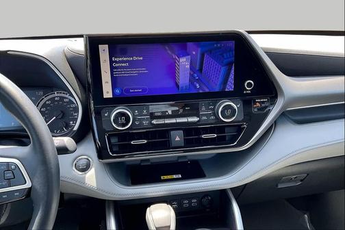 Moon Dust 2023 Toyota Highlander XLE