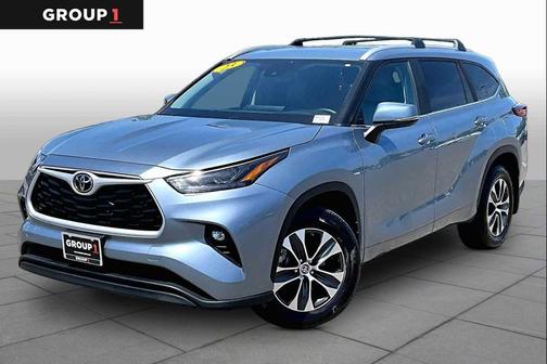 Moon Dust 2023 Toyota Highlander XLE