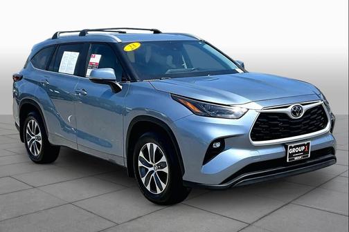 Moon Dust 2023 Toyota Highlander XLE