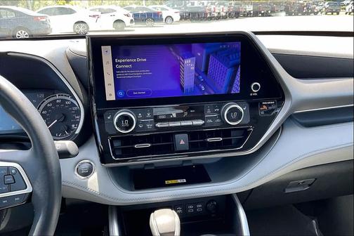 Moon Dust 2023 Toyota Highlander XLE