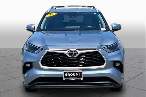 Moon Dust 2023 Toyota Highlander XLE