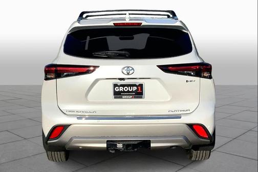 Wind Chill Pearl 2026 Toyota Highlander Hybrid Platinum