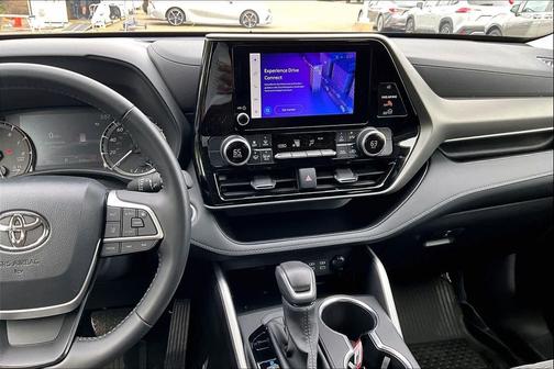 Wind Chill Pearl 2024 Toyota Highlander LE