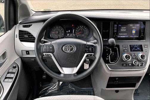 2017 Toyota Sienna LE