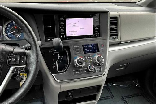 2018 Toyota Sienna LE