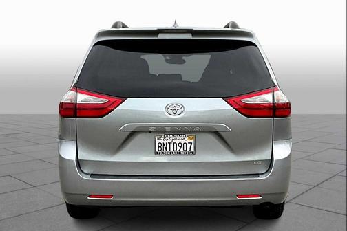 2018 Toyota Sienna LE