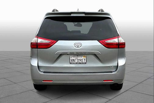 2018 Toyota Sienna LE